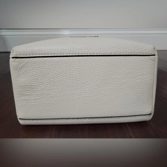 Michael Kors Small Ring Bucket-shoulder strap Light Cream with Gold Accents NWOT - Picture 5 of 11